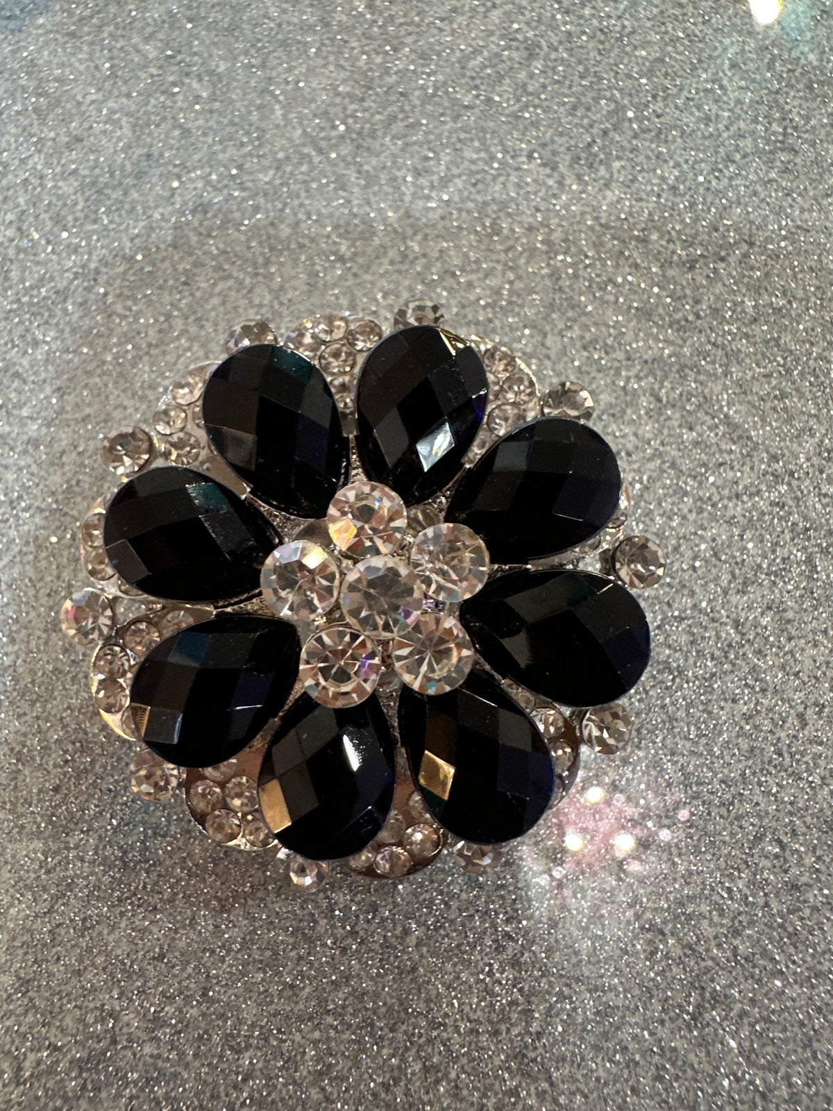 Brooch black with diamonds