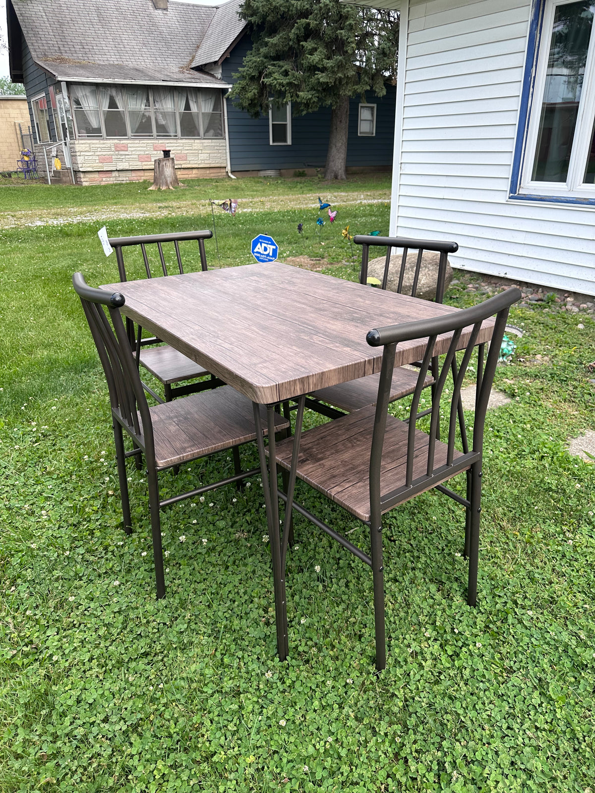 Table with 4 chairs (in store pickup only)