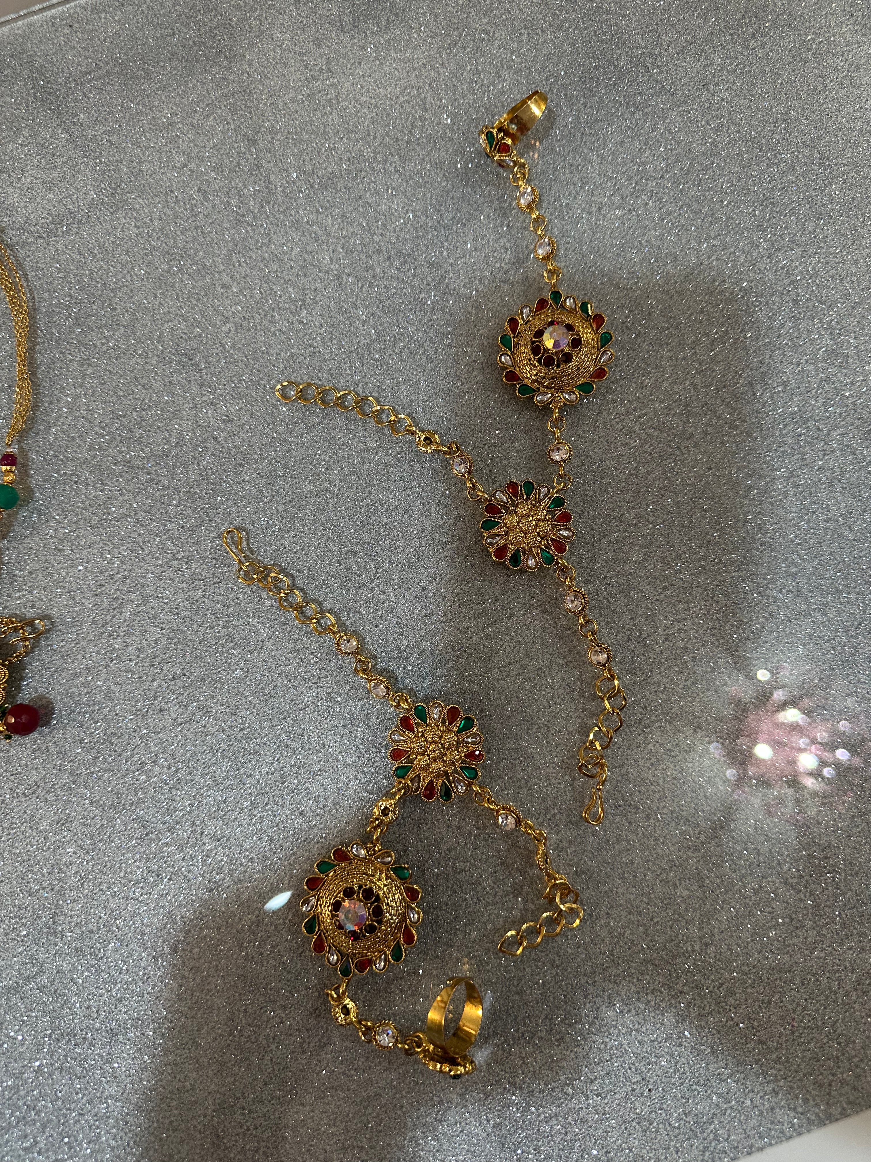 6 piece set Indian style ( some missing stones )